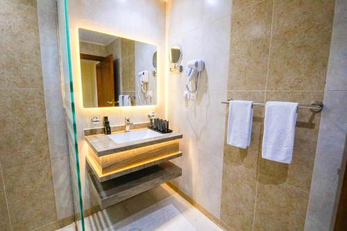 a bathroom with a sink and a shower at Bab ALMultazam Concorde Hotel in Mecca