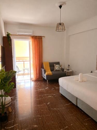 Central Athens Home by Rod, 2BR for 5, Near 2 Metro Stations