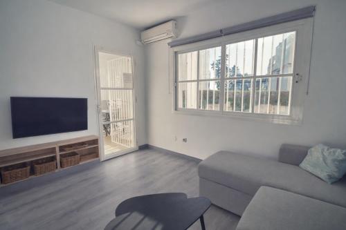 Terrace and pool Bright apartment