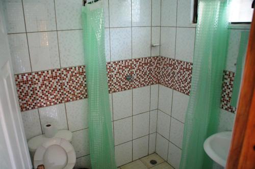 a bathroom with a shower with a toilet and a sink at Hostal Casa San Miguel in Masaya