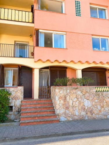 TRÈS BEL APPARTEMENT ENTIÈREMENT RÉNOVÉ