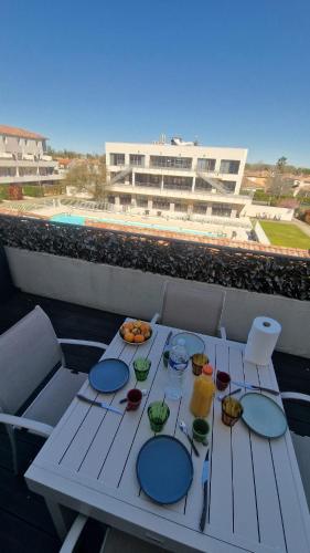 Beau duplex CAP CAMARGUE piscine 4 pers terrasse et parking dans résidence sécurisée