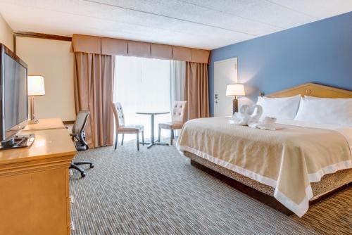 A bed or beds in a room at Days Hotel by Wyndham Toms River Jersey Shore