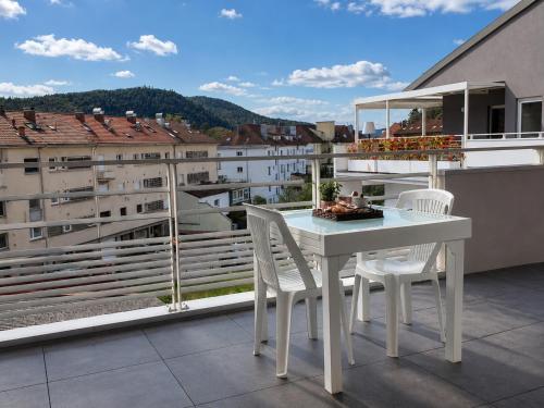 appartement avec balcon terrasse plein sud proche lac et centre ville wifi