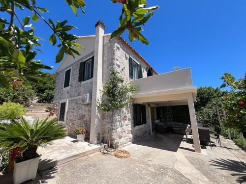 Heart of Vis Retreat