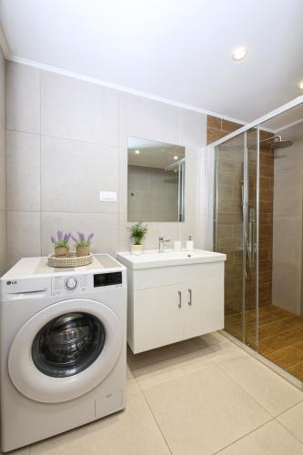 Galanthus Apartment 1