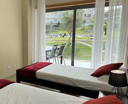 Albufeira, piscine & jardin, tennis, a 1000 m de la plage , 2 chambres