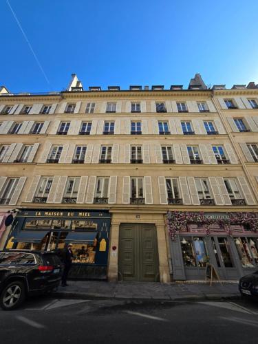Design and absolute comfort, central Paris