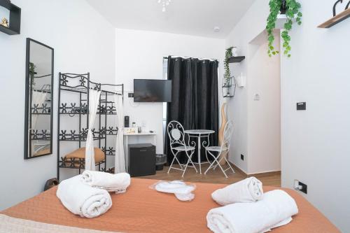 a room with a bed with towels on it at Elite Apartment SPA in Catania