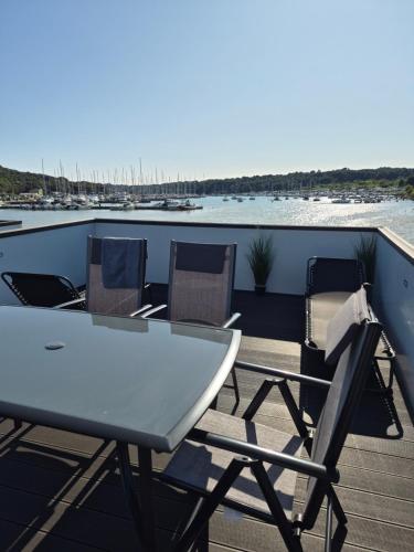 MOLO - Floating House Pula
