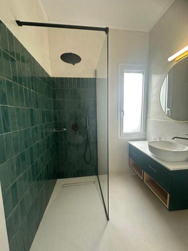 a bathroom with a glass shower and a sink at Villa Levanda (Loggos Paxos) in Longós