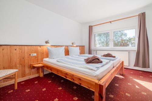 a large bed in a room with a window at Leuchtfeuer in Thiessow