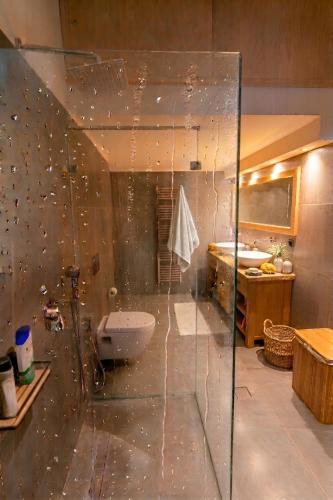 Peach Pine House - Escape Near City, Beach and Athens Airport