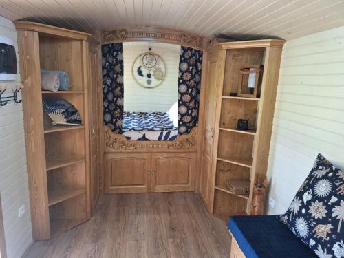Gallery image of La roulotte de Fondain logement insolite in Laqueuille