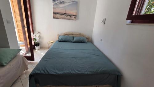 a bed in the corner of a room at Apartment Tara in Igalo