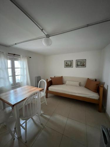 a living room with a bed and a table at MAITEN Esquel in Esquel