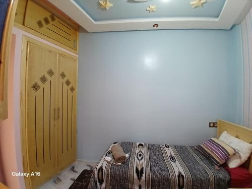 a bedroom with a bed and a ceiling with stars at Smart House in Chefchaouen