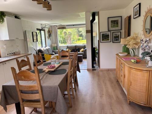 a kitchen and living room with a table and chairs at Maison La Béa-titude in Serques
