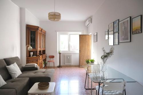 Bright Apartment with Balcony near Rome Centre & Metro