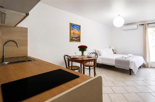 Studio lumineux, piscine, hammam et ping-pong
