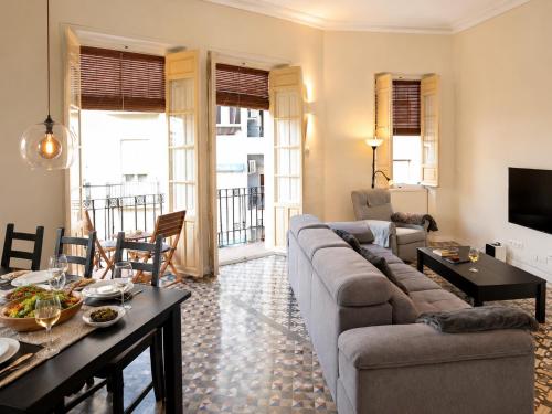 Historic apartment by Mercado Central by NRAS