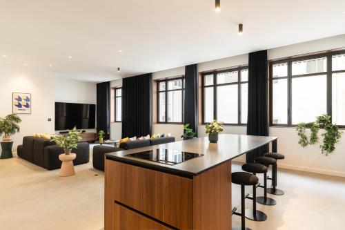 Le Loft MOHOM - Bourse du Travail - 4 Bedrooms, 4 Bathrooms, 4 Parkings