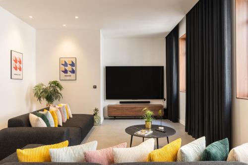 Le Loft MOHOM - Bourse du Travail - 4 Bedrooms, 4 Bathrooms, 4 Parkings