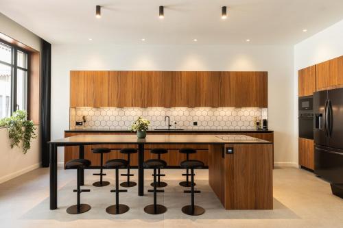 Le Loft MOHOM - Bourse du Travail - 4 Bedrooms, 4 Bathrooms, 4 Parkings