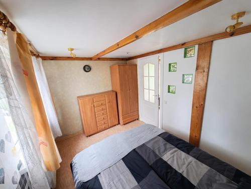a bedroom with a bed in the corner of a room at Peaceful Cottage With Garden in Saulkrasti