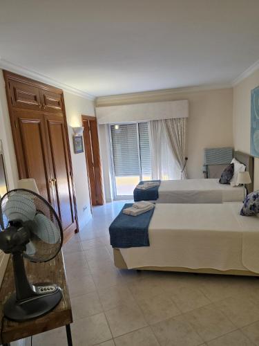SOL Apartments - 2 bedroom en-suite apt with balcony & pool