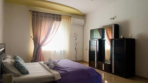 a bedroom with a bed and a window at Lyra's house in Skiathos
