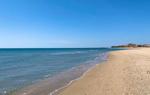 T2 proche naturiste , piscine , clim , parking