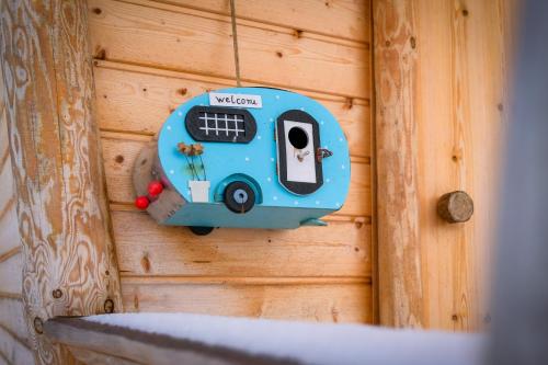 a bird house is attached to a wooden wall at Walnussnest - Tiny House im Grünen in Bäbelin