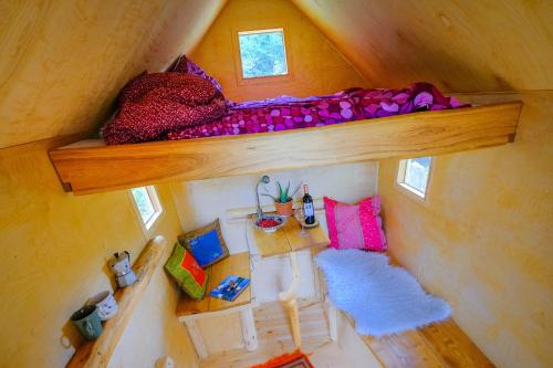a doll house with a bunk bed and a desk at Walnussnest - Tiny House im Grünen in Bäbelin