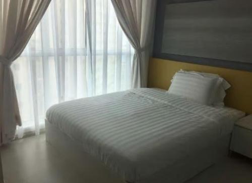 Ліжко або ліжка в номері Pearl Suite @ Straits Garden