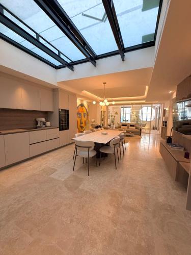 Central Cannes - Exceptional 4-Bedroom Apartment