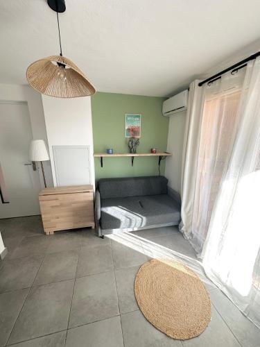a living room with a bed and a window at Cala Serena Saint Cyprien in Lecci