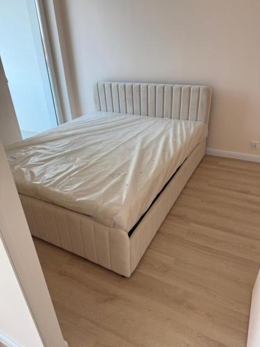 a bed in a room with a window at Apartament Baltic Pearl in Ustka