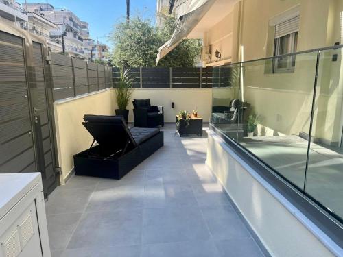 TT Luxury Homes I Helios - Sunny Studio with Yard in Kalamaria