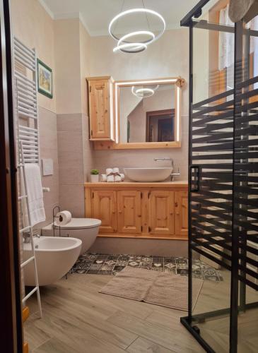 a bathroom with a tub and a toilet and a sink at Cà d'Margherita and Heidi in Valdieri
