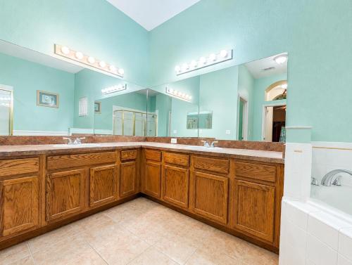 Bahama Bay Penthouse Pools & Beach photo 21