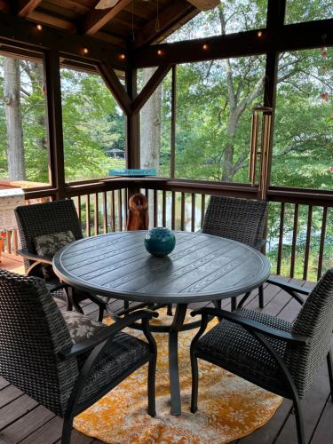 a table and chairs on a screened in porch at Lakefront Serenity in Marietta