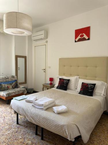 a bedroom with a large bed with towels on it at Dreaming Rooms in Riomaggiore