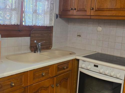 a small kitchen with a sink and a stove at KiteBay Villa in Rákhai