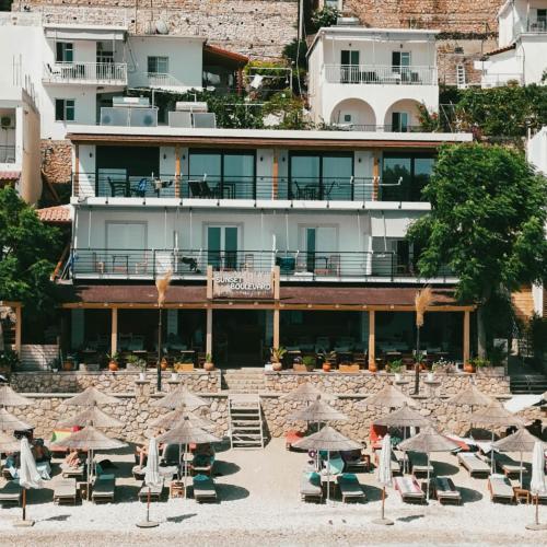 Sunset Boulevard Beach Hotel