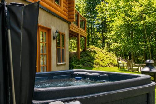 a hot tub in the backyard of a house at Fiddler Lake Resort - Deer 90 in Mille-Isles