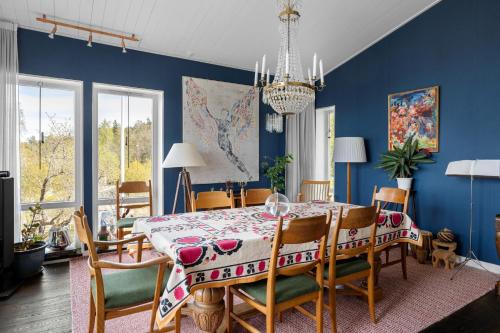 a dining room with a table and chairs at Cat-Friendly Archipelago Villa in Nacka