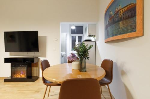 Central Cozy 3 Room Prater Apt for 5pax