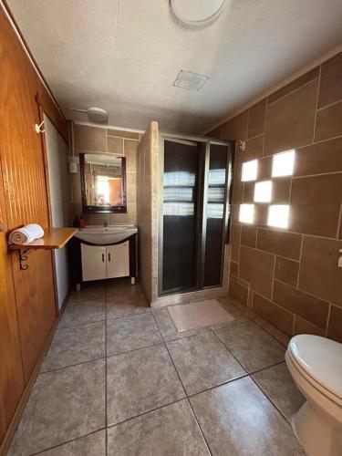a bathroom with a toilet and a sink at Hotel Boutique Casa Piedra in Tocopilla