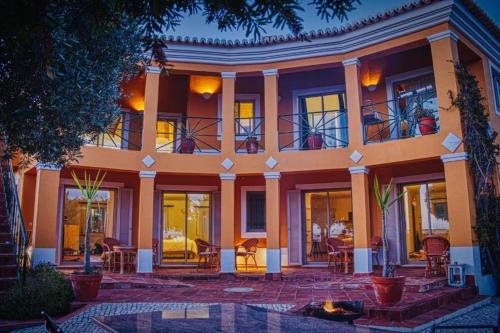 Studio with pool and Meia Praia beach access